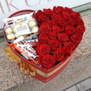 Özel Kutuda Aşk Çikolatası & 21 Kırmızı Gül VIP Paket